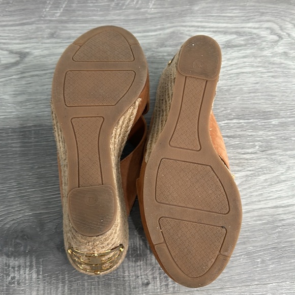 Worn suede Tory Burch espadrille sandal, tan size 7.5 - Picture 2 of 7